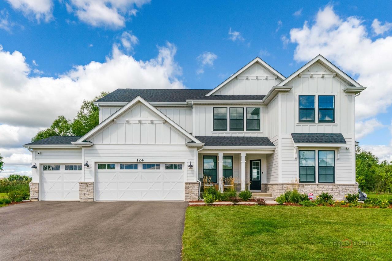 124 Tournament Dr., Hawthorn Woods, IL 60047