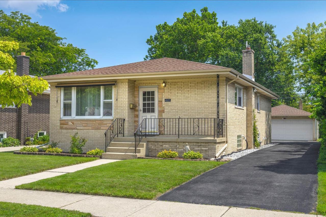 4327 Prairie Ave., Brookfield, IL 60513