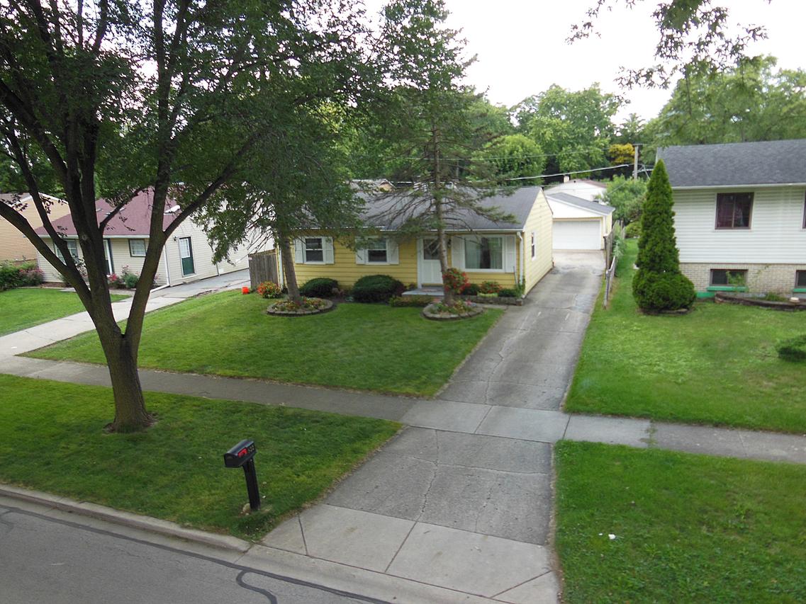 822 Parkside Ave., West Chicago, IL 60185