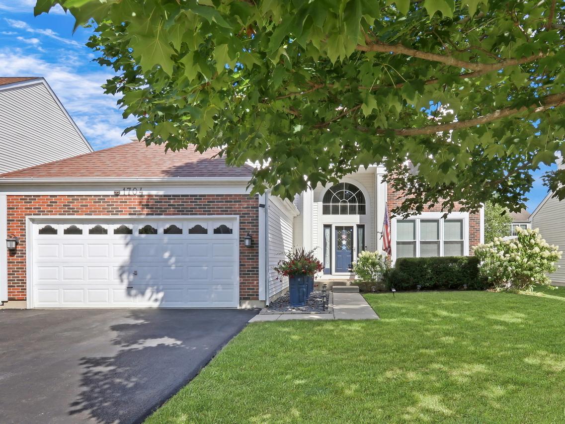 1704 Belle Haven Dr., Grayslake, IL 60030