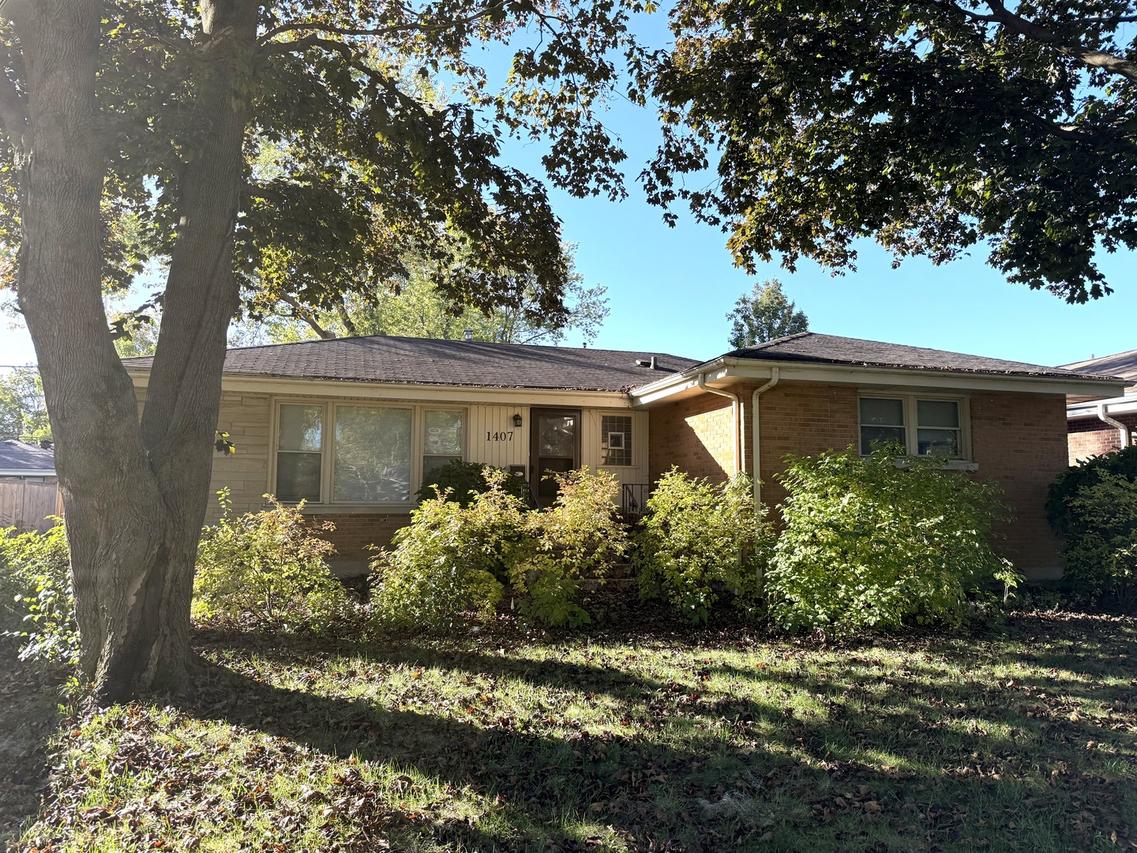 1407 W Sigwalt St., Arlington Heights, IL 60005