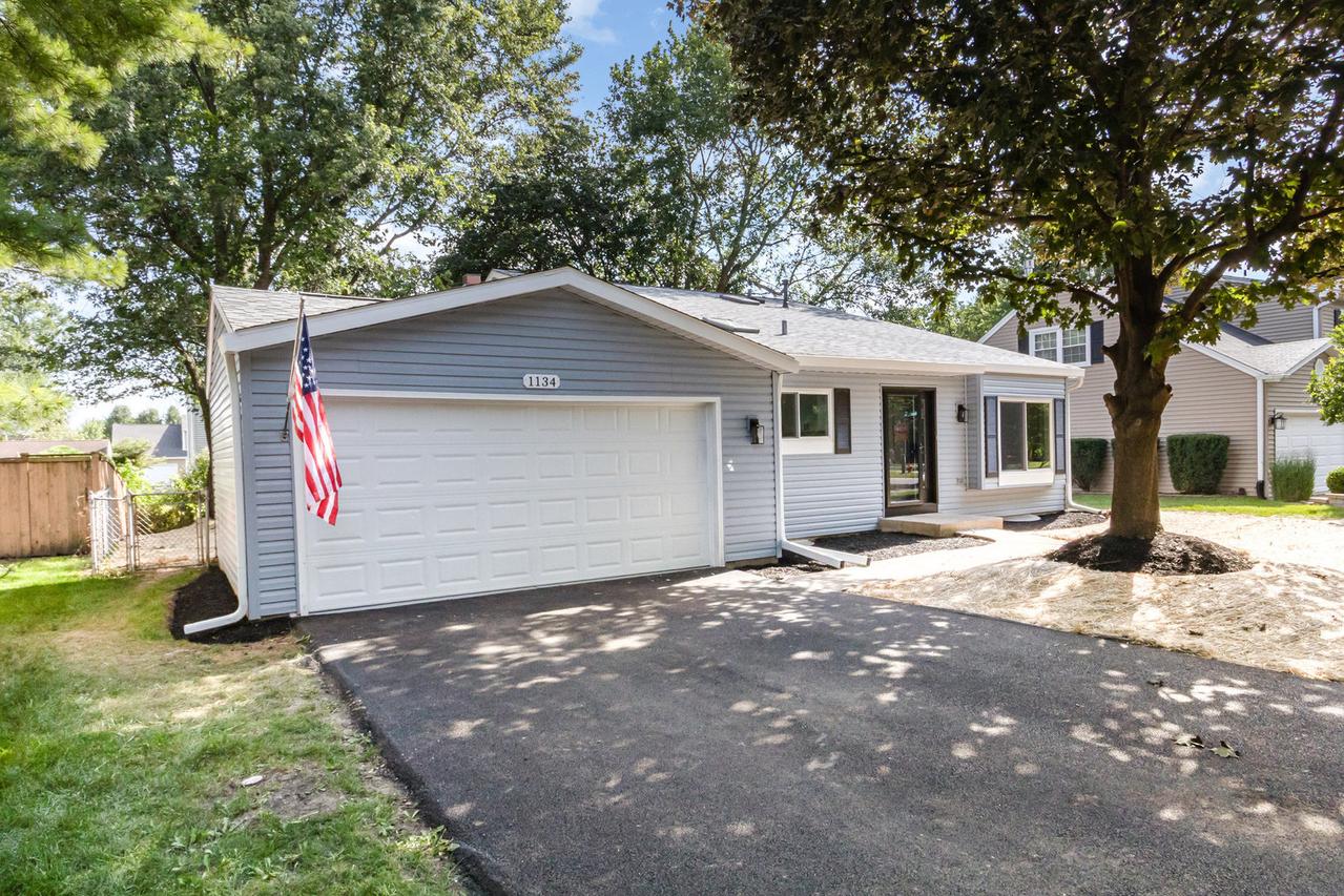 1134 Gateshead Dr., Naperville, IL 60564