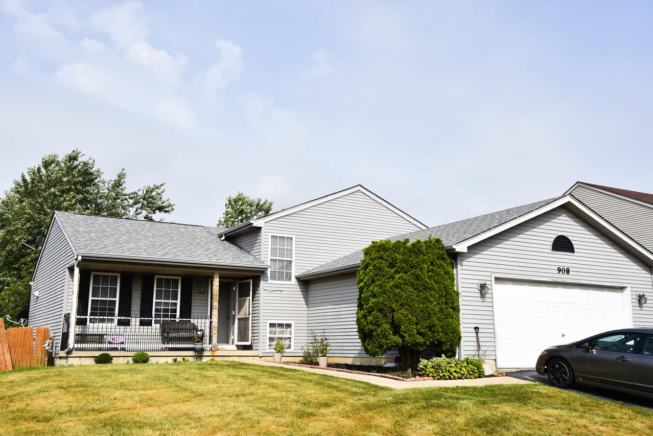 908 Countrywood Dr., Zion, IL 60099