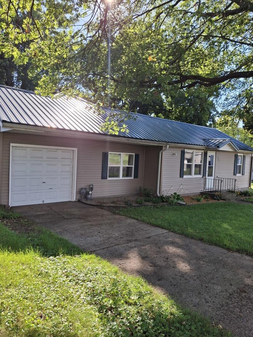 304 Depot St., Walnut, IL 61376