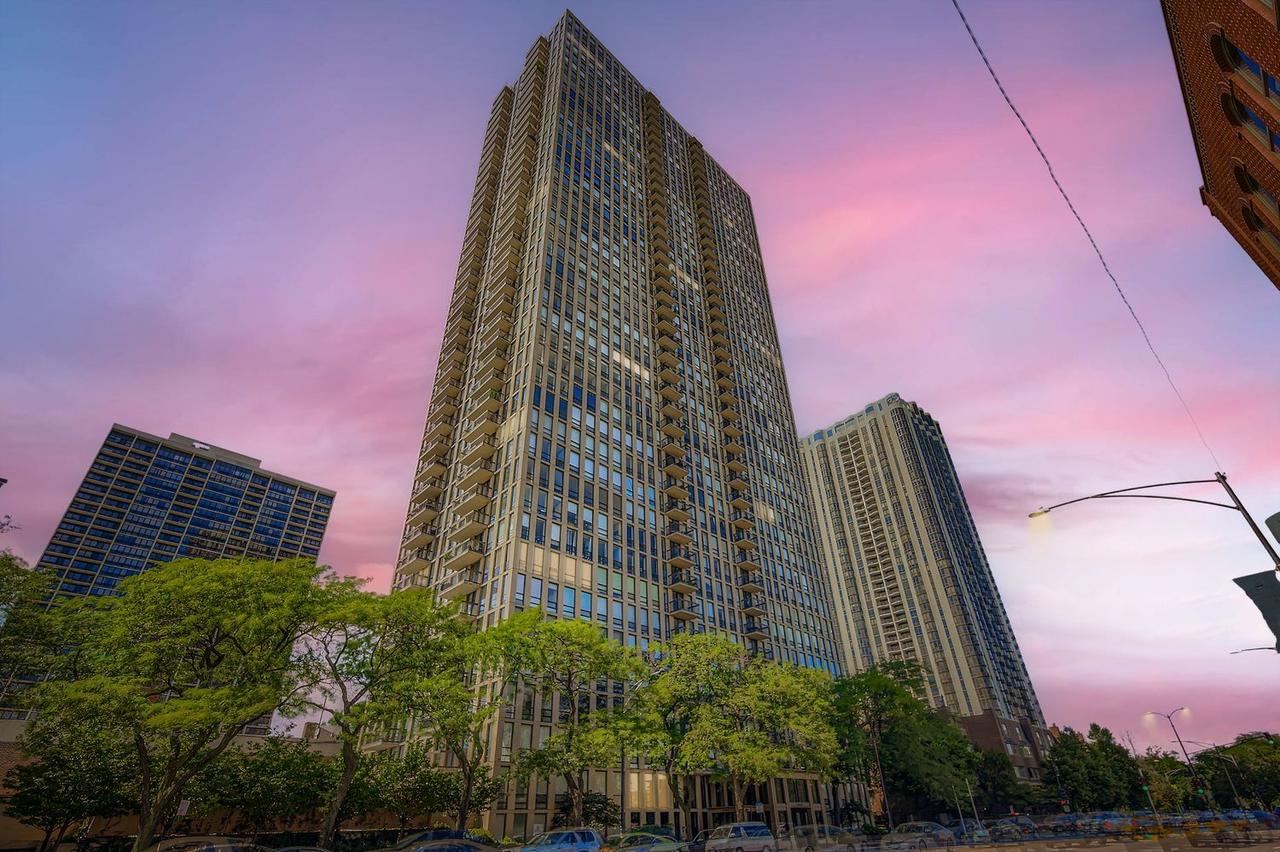 1660 N La Salle Dr. #307, Chicago, IL 60614