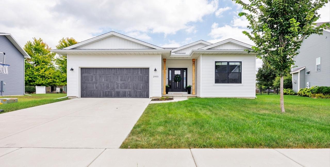 2935 Glendale Ln., Normal, IL 61761