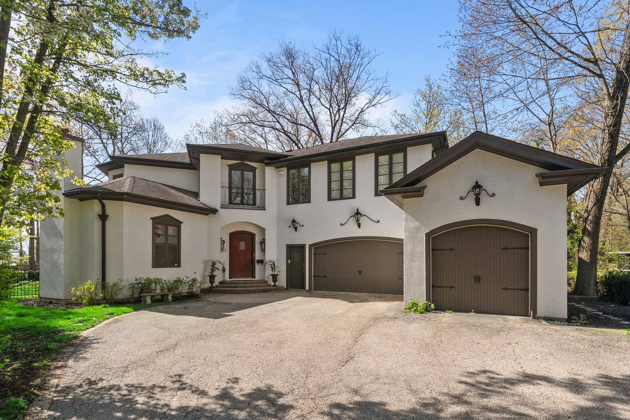 697 Bluff Rd., Lake Bluff, IL 60044
