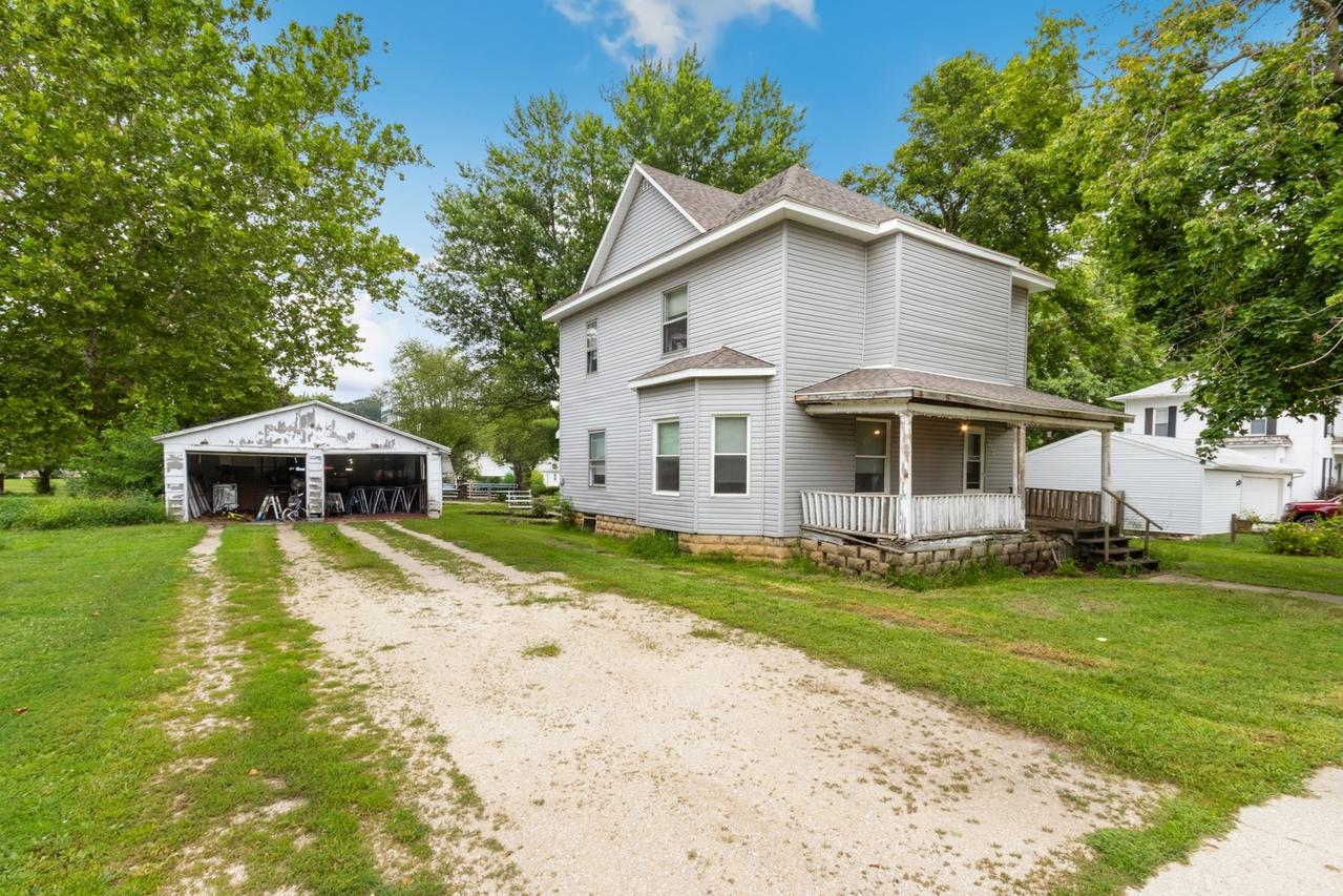 210 N Main St., Tampico, IL 61283