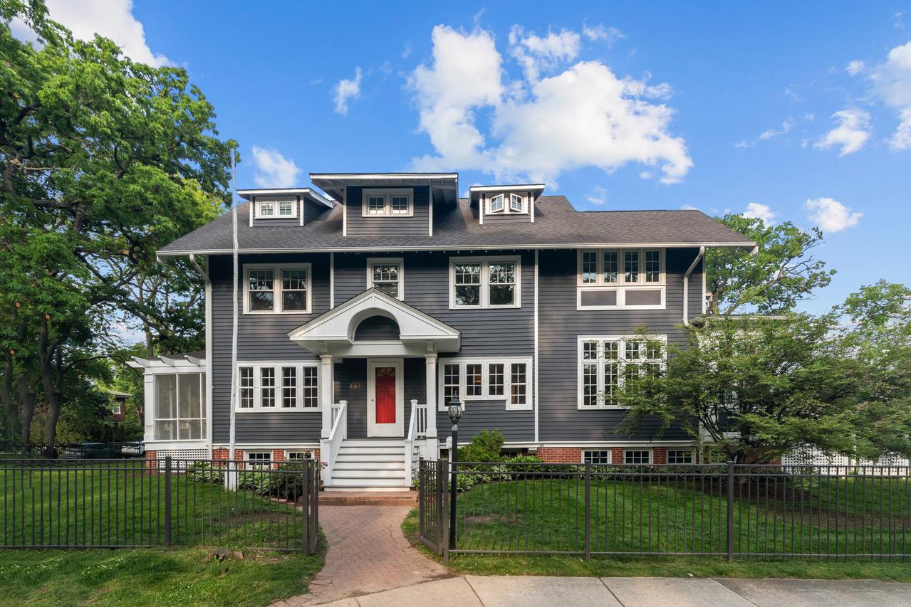 633 Elmwood Ave., Wilmette, IL 60091