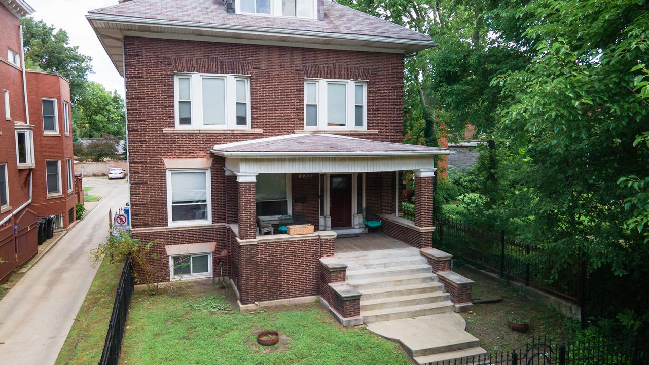 1036 E Hyde Park Blvd., Chicago, IL 60615