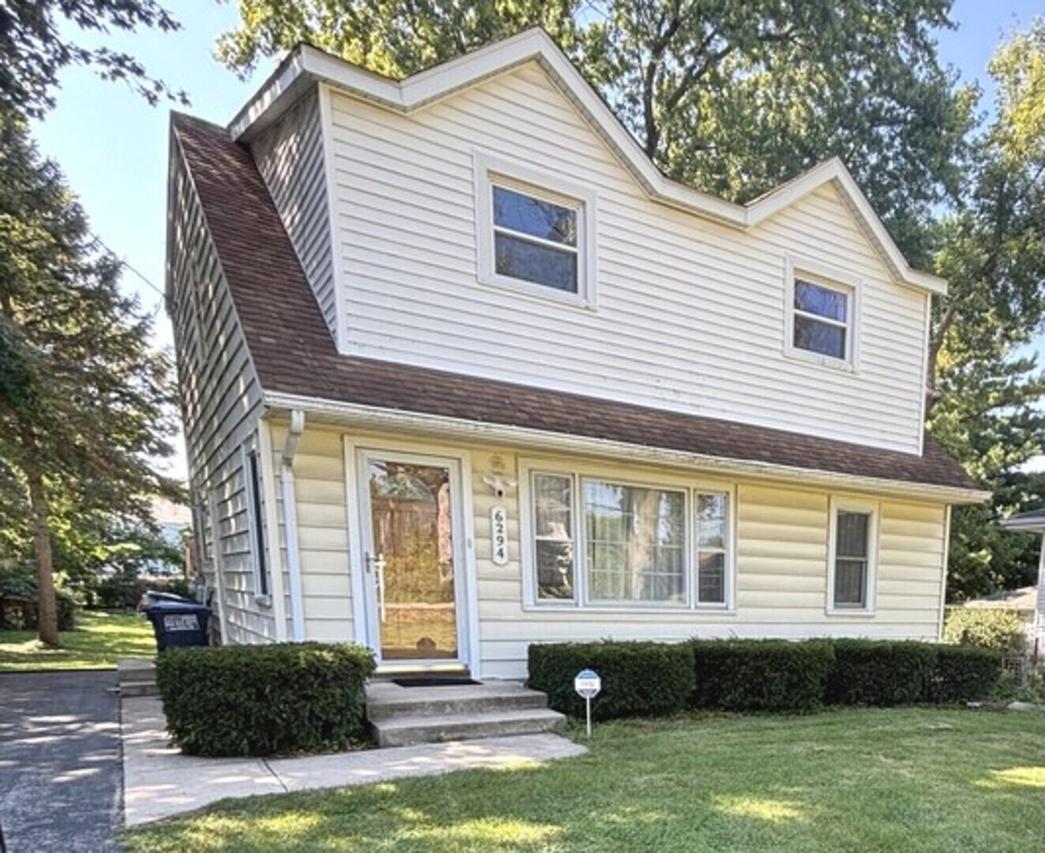6294 Woodward Ave., Downers Grove, IL 60516