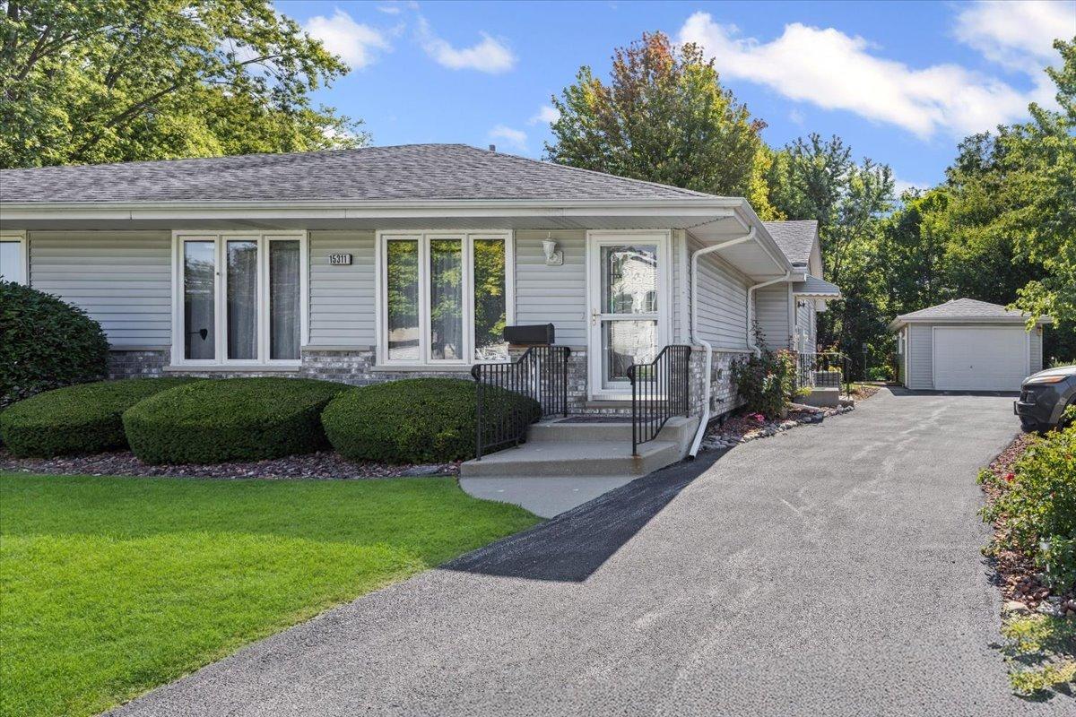 15311 Creekside Dr., Oak Forest, IL 60452