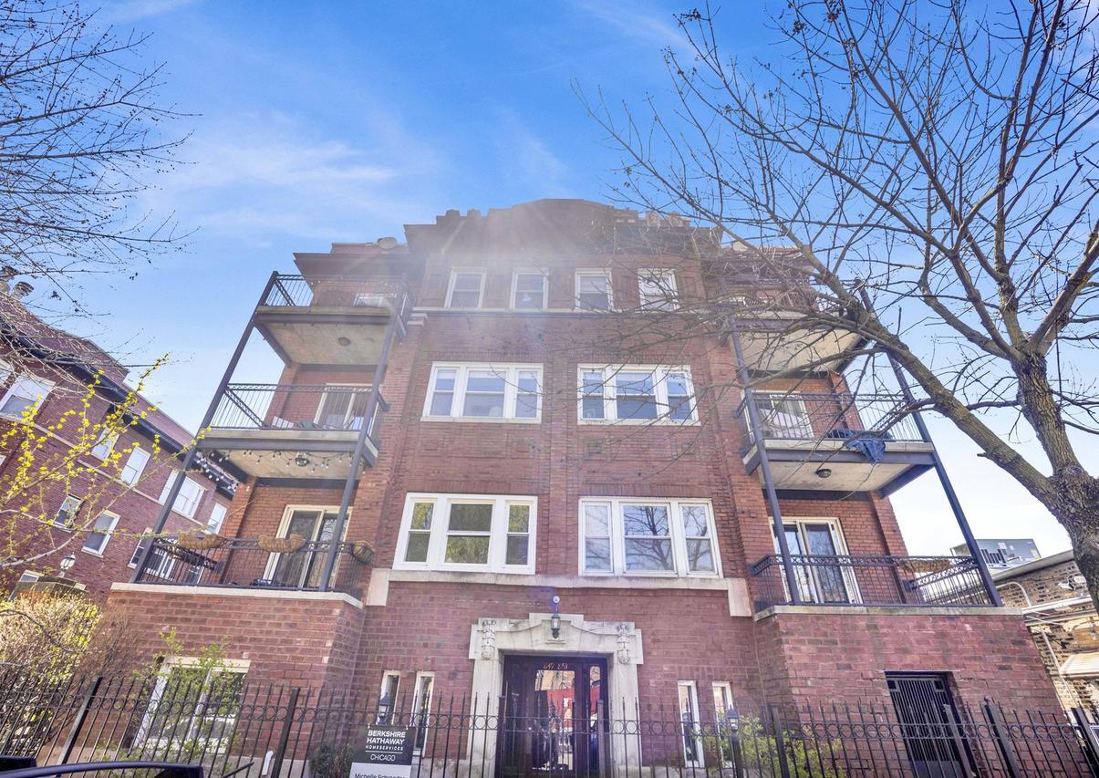 849 W Belle Plaine Ave. #G, Chicago, IL 60613