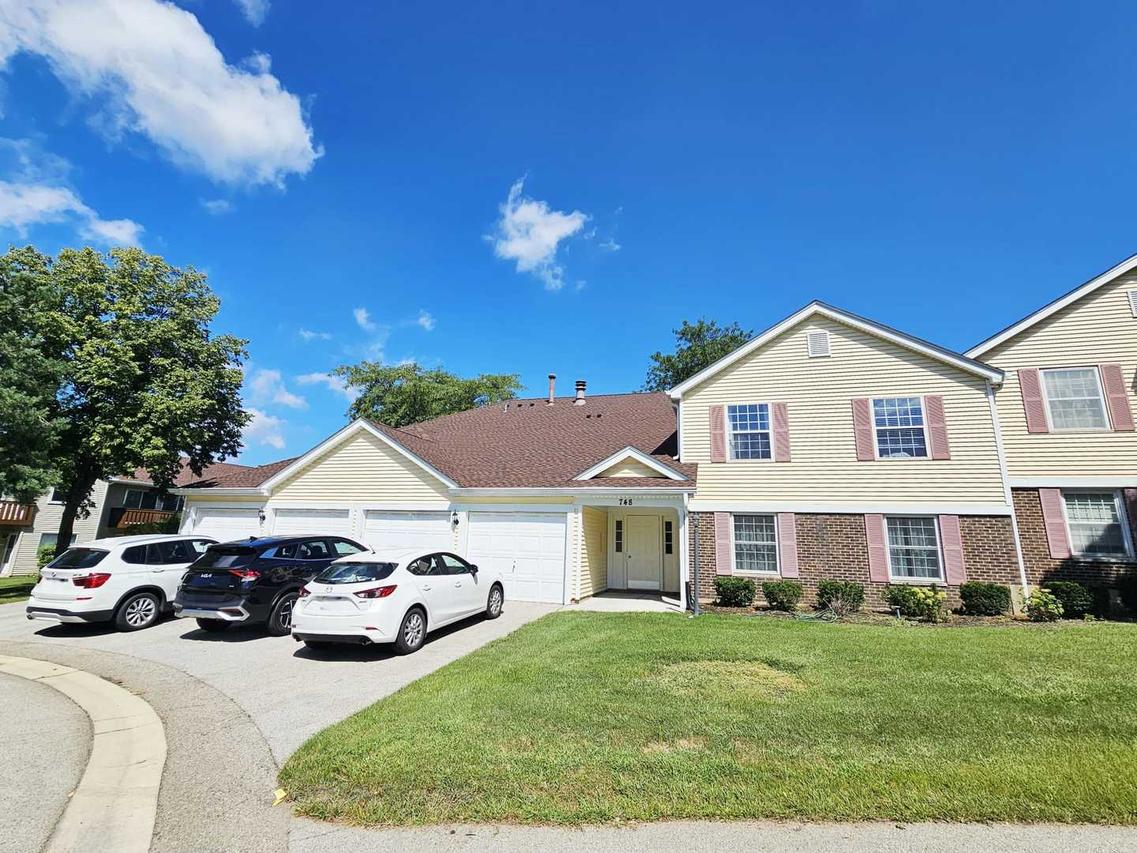 748 Sterling Ct. #A1, Bartlett, IL 60103