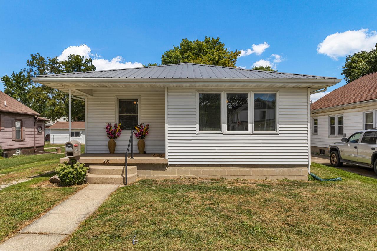 237 E State St., Paxton, IL 60957
