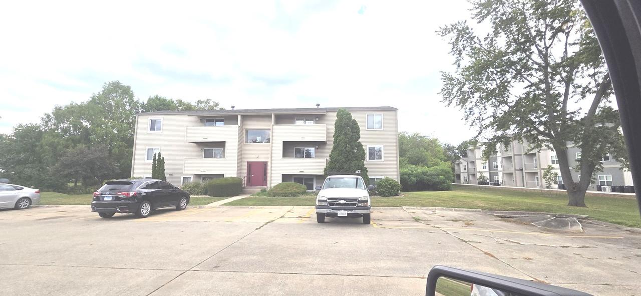 2001 S Mattis Ave. #E, Champaign, IL 61821