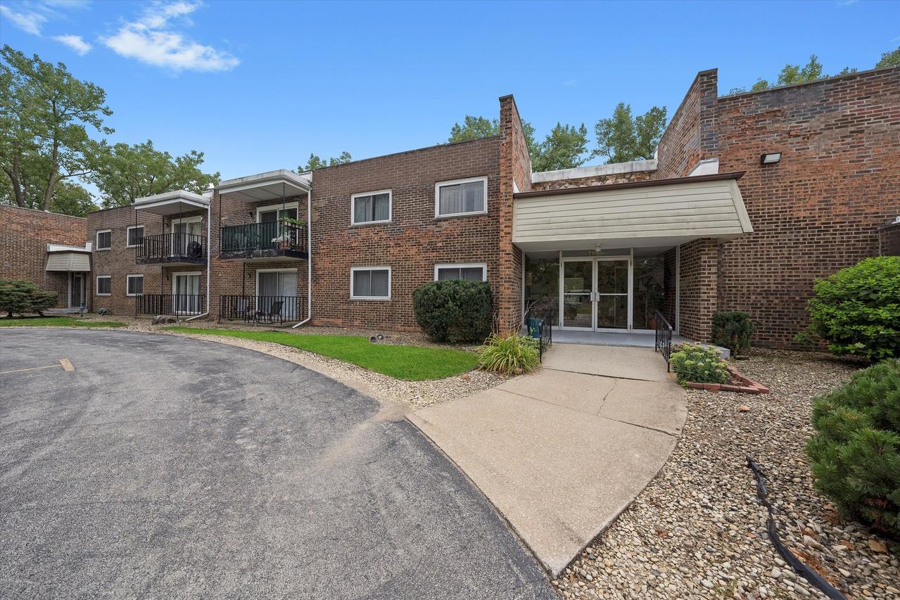 2807 Willow Rd. #103, Homewood, IL 60430
