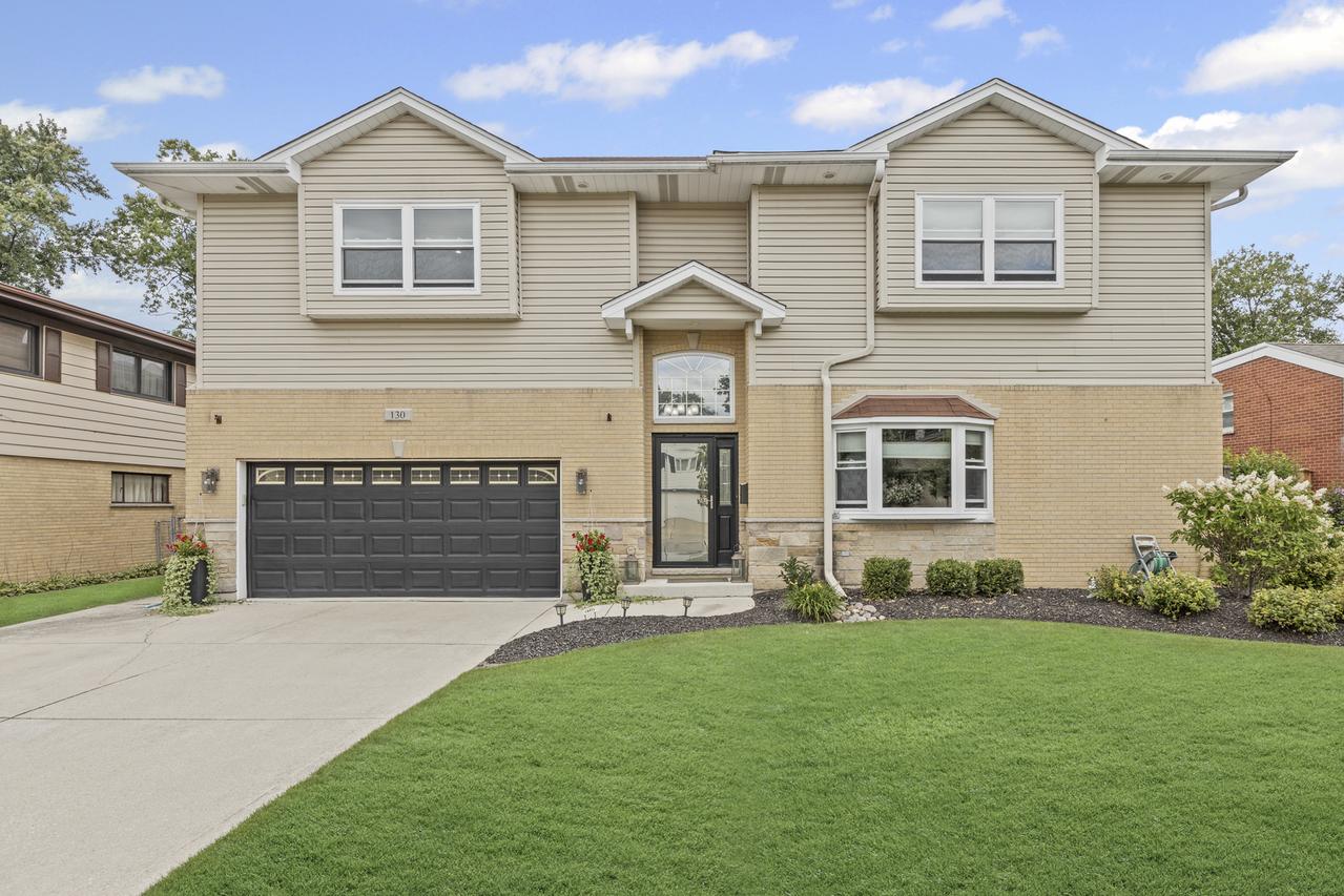 130 S Elm Tree Ln., Elmhurst, IL 60126