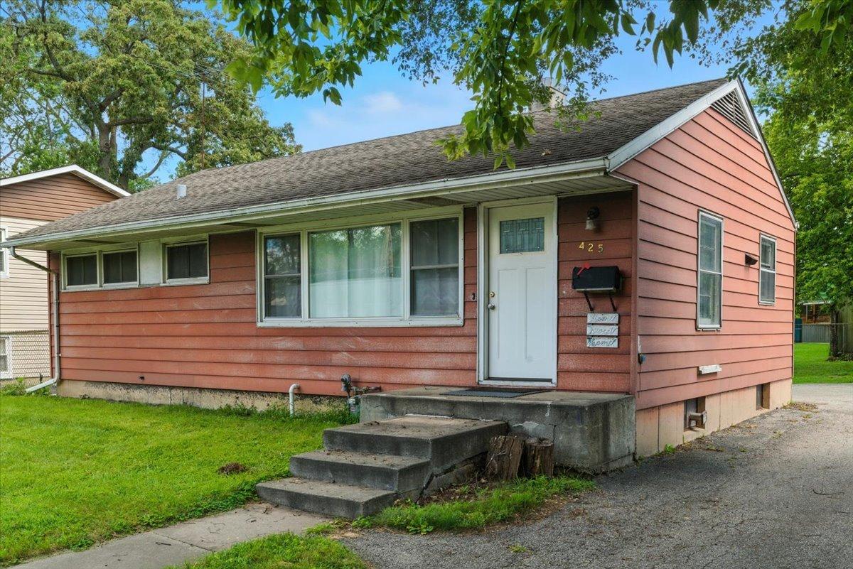 425 S Lake St., Mundelein, IL 60060