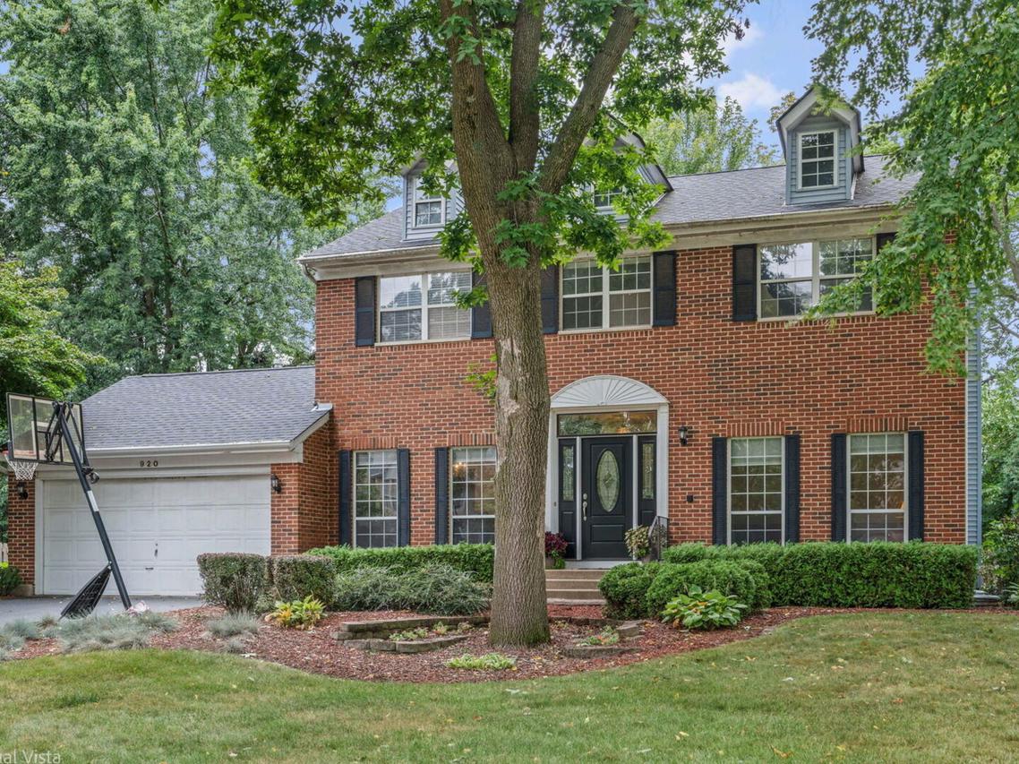 920 Plymouth Ct., Algonquin, IL 60102
