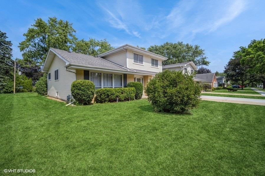 1922 E Hopi Ln., Mount Prospect, IL 60056