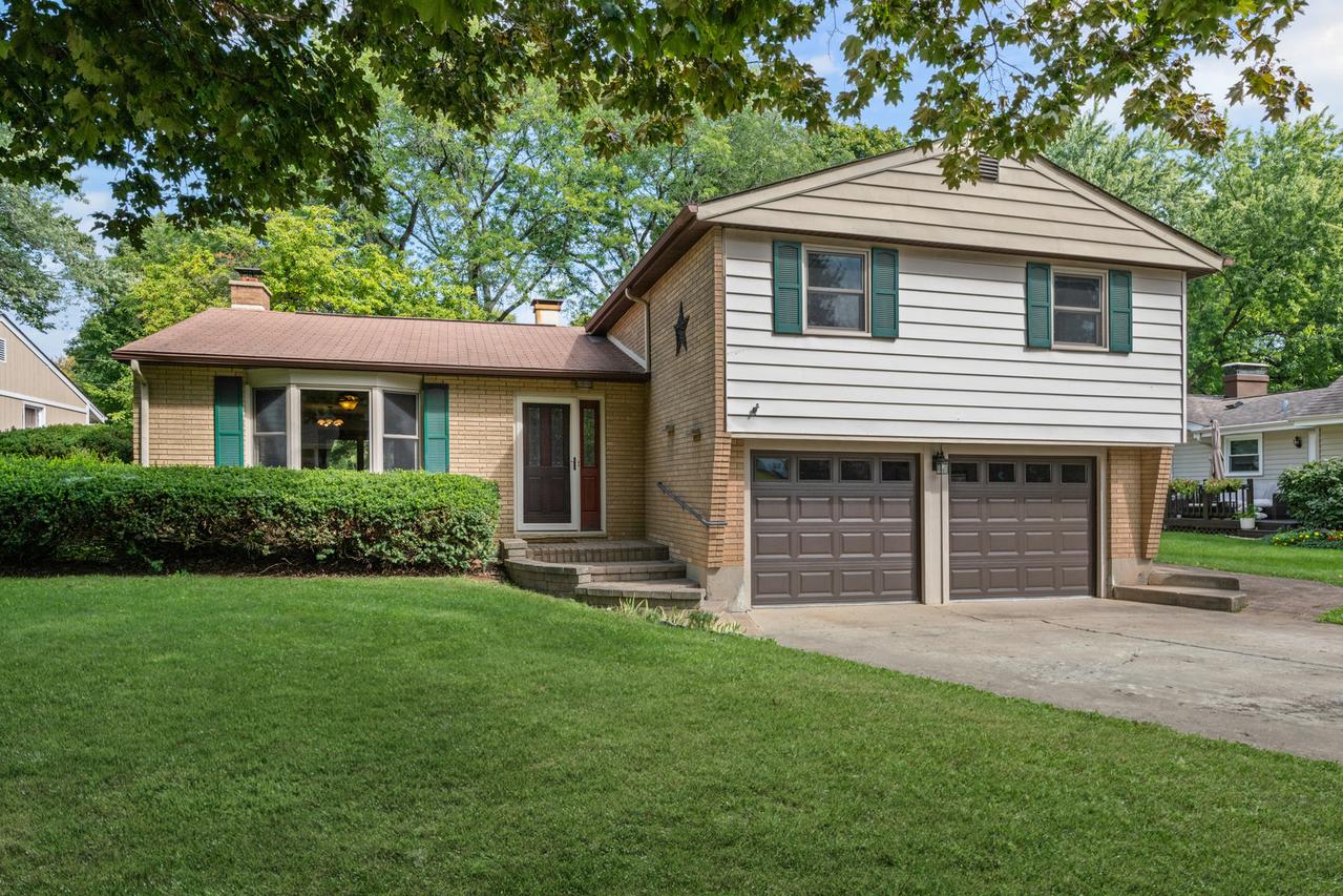 533 Wendt Ave., East Dundee, IL 60118