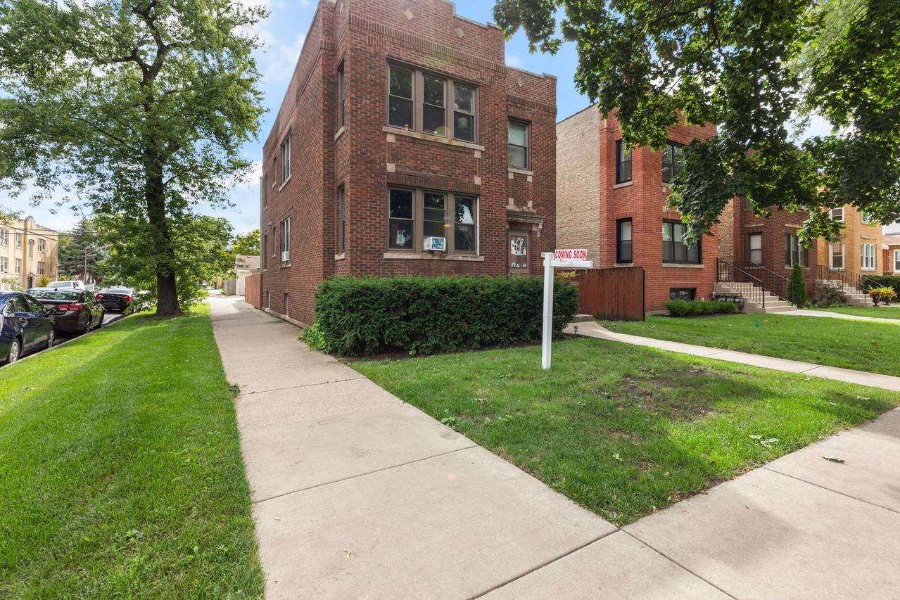 3657 N Bernard St., Chicago, IL 60618