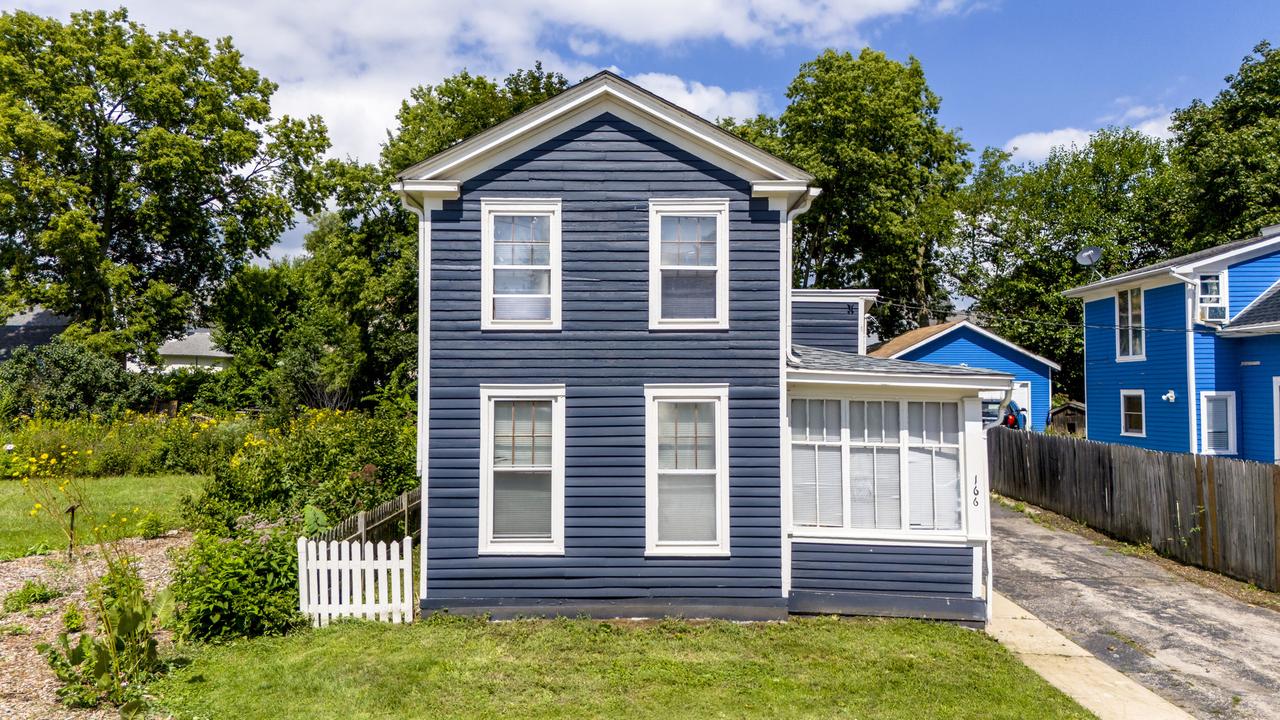 166 Ann St., Elgin, IL 60120