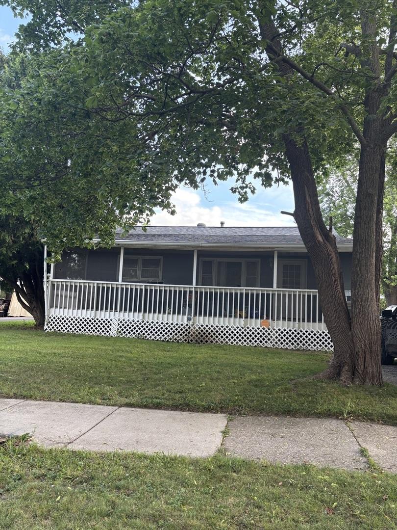 1635 Ferry St., Waukegan, IL 60087