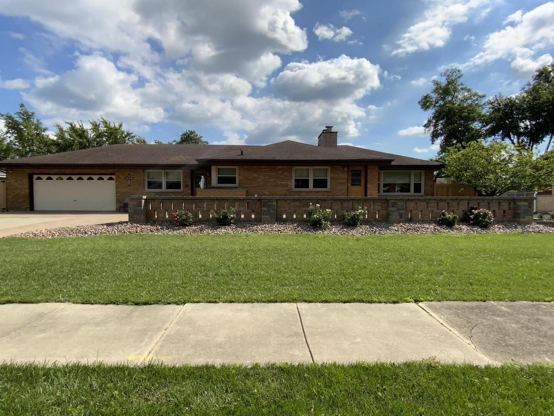 378 Oakwood Dr., Crete, IL 60417