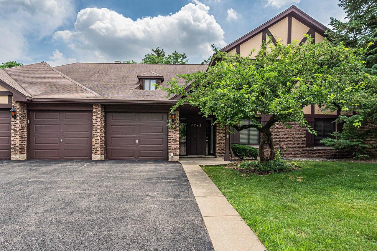 1719 Lakecliffe Dr. #C, Wheaton, IL 60189