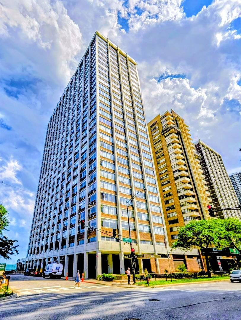 6171 N Sheridan Rd. #402, Chicago, IL 60660
