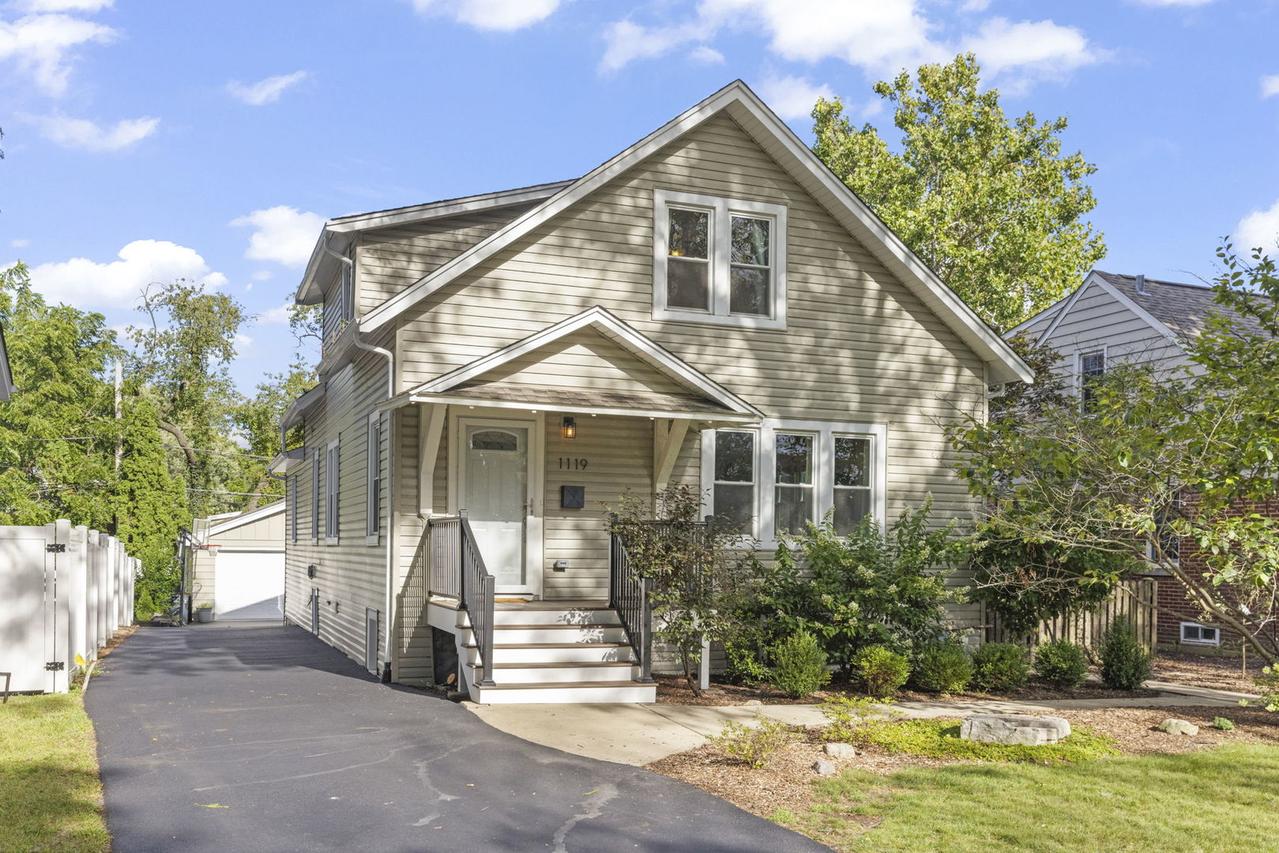 1119 Santa Rosa Ave., Wheaton, IL 60187