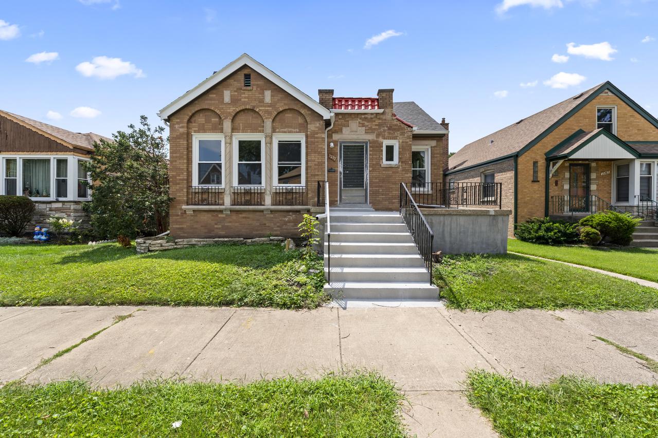 3237 W 83rd Pl., Chicago, IL 60652
