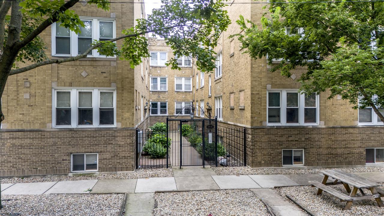4728 N Kenneth Ave. #3E, Chicago, IL 60630