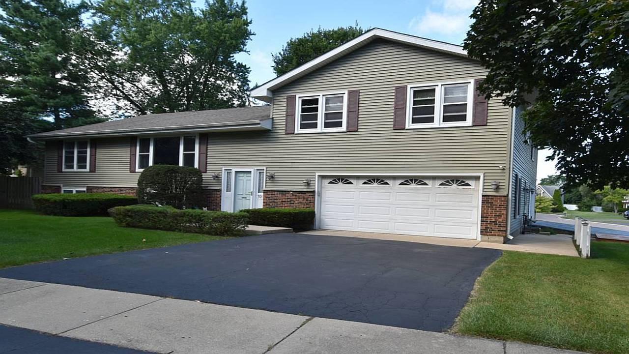701 Viking Dr., Batavia, IL 60510