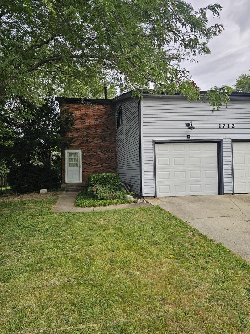 1712B Linda Ln., Normal, IL 61761