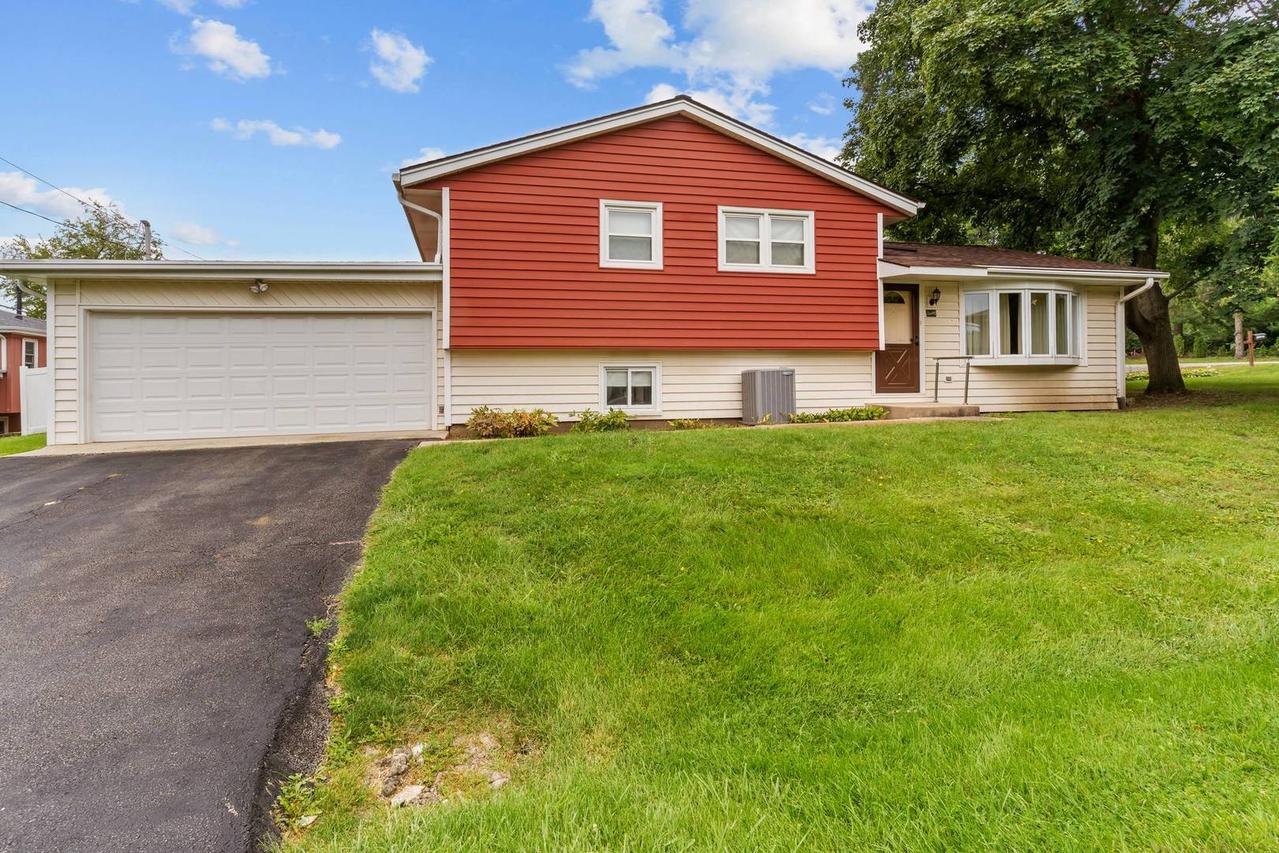 26W447 Harrison Ave., Winfield, IL 60190
