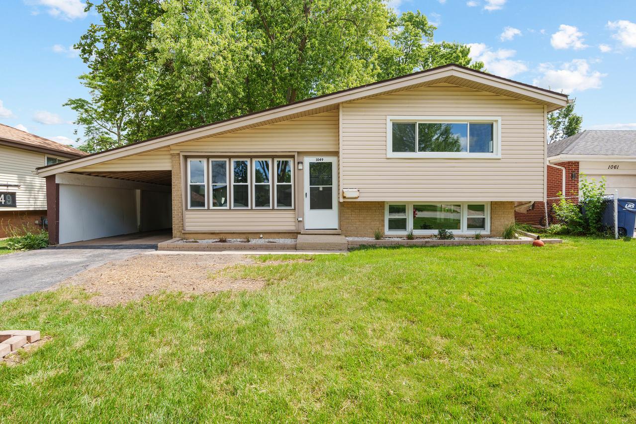 1049 Perda Ln., Des Plaines, IL 60016