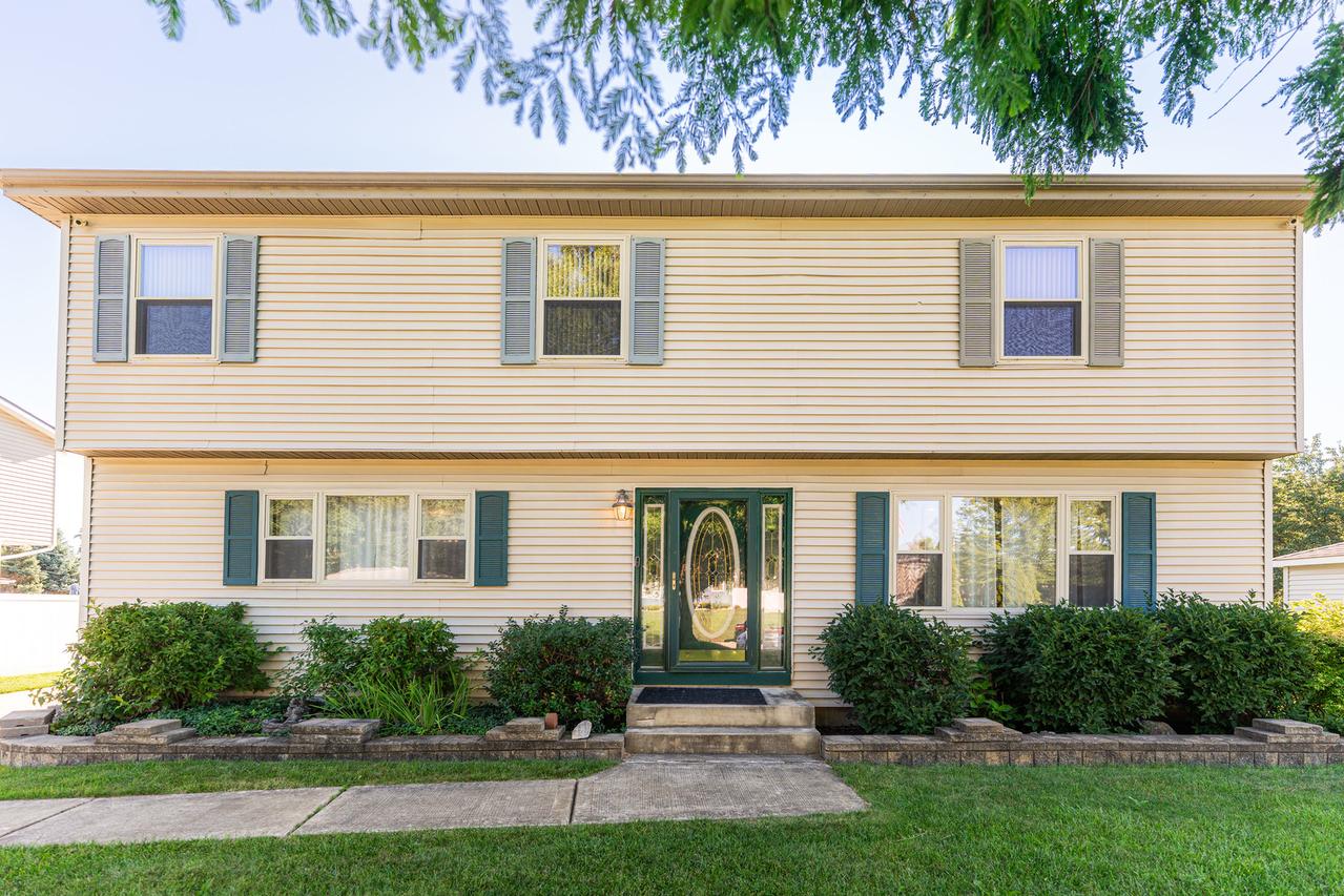 4N427 3rd Ave., Addison, IL 60101