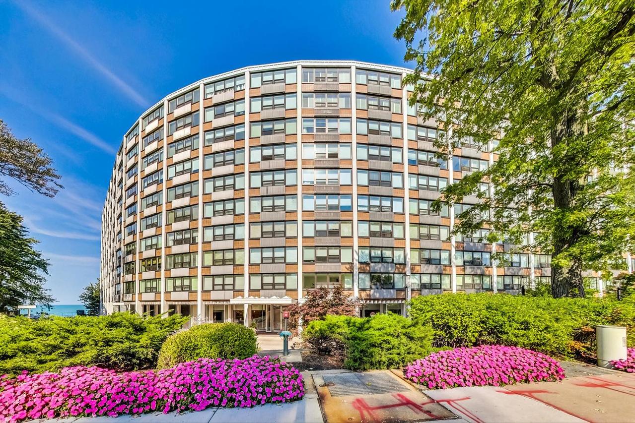 1630 Sheridan Rd. #2J, Wilmette, IL 60091