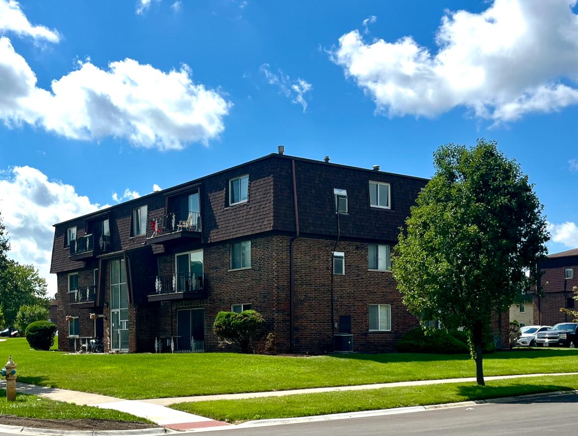 7101 W 166th St. #1c, Tinley Park, IL 60477
