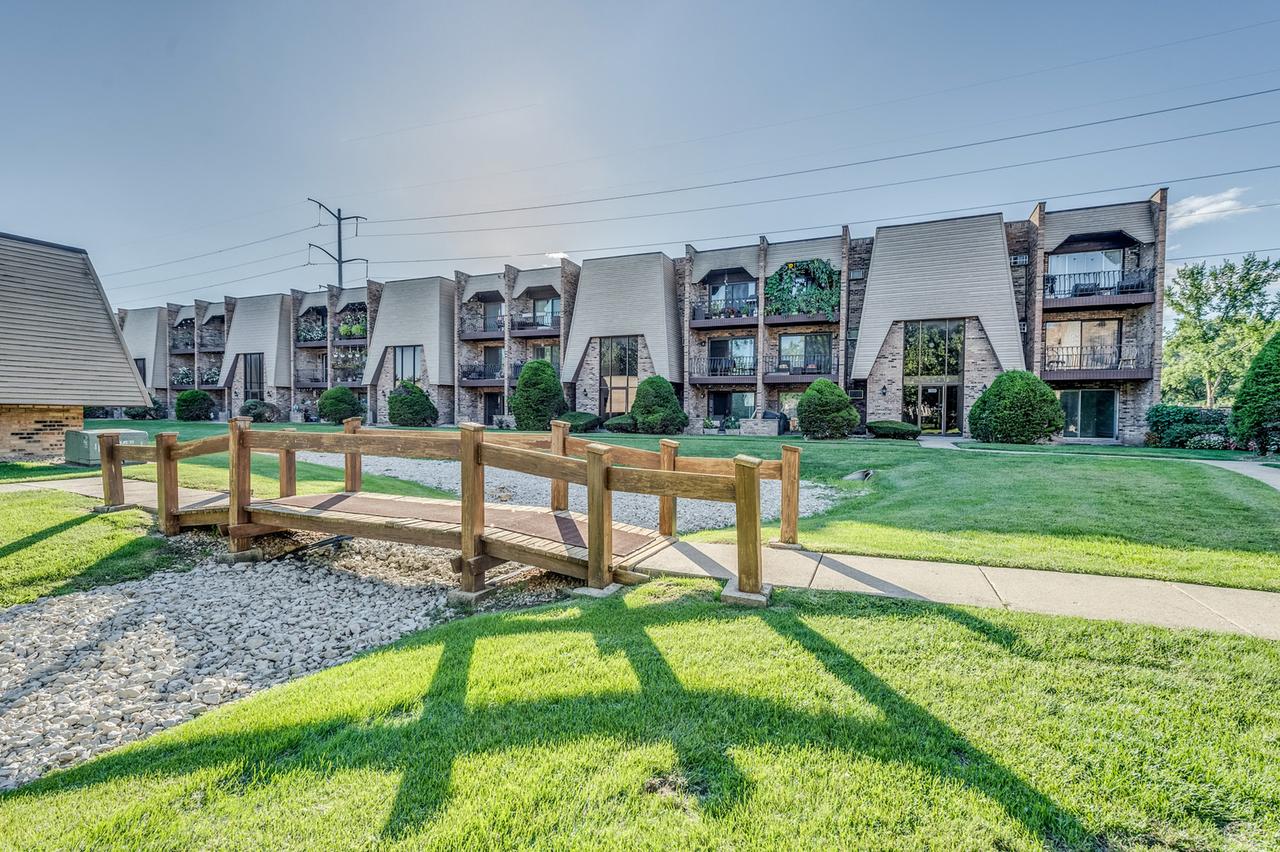 7306 Blackstone Ave. #1, Justice, IL 60458