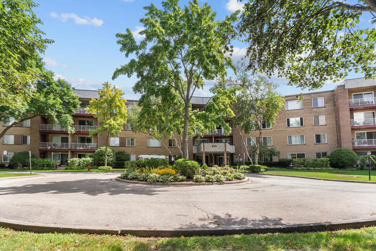 945 E Kenilworth Ave. #429, Palatine, IL 60074