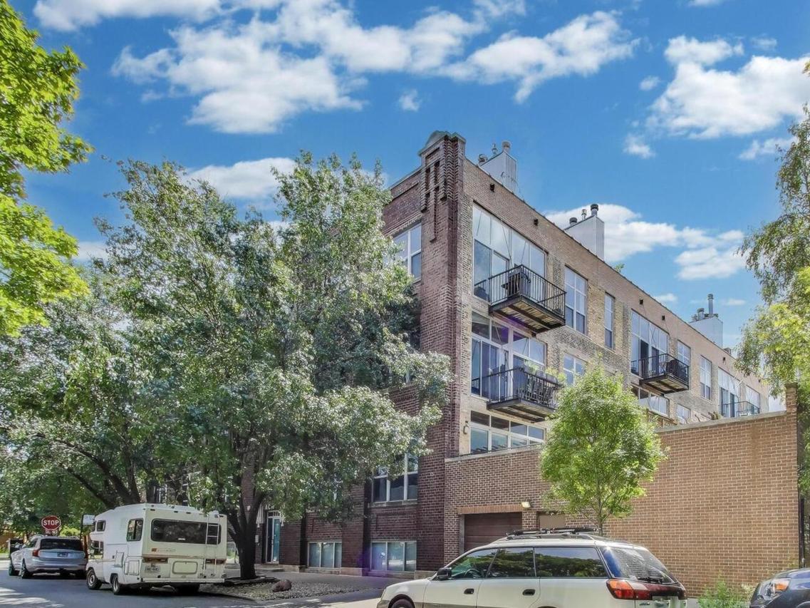 2201 W Wabansia Ave. #11, Chicago, IL 60647