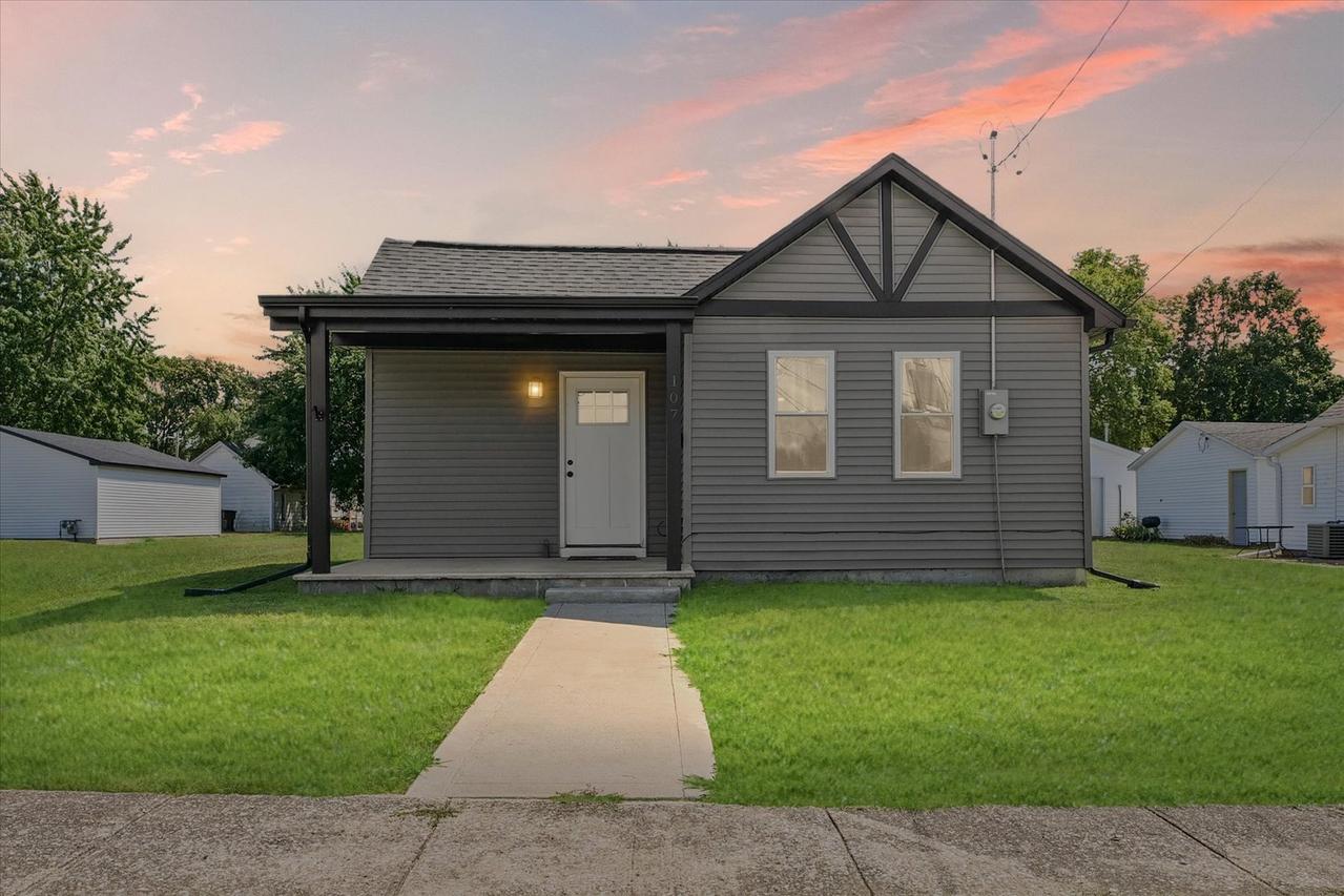 107 W Front St., Fisher, IL 61843