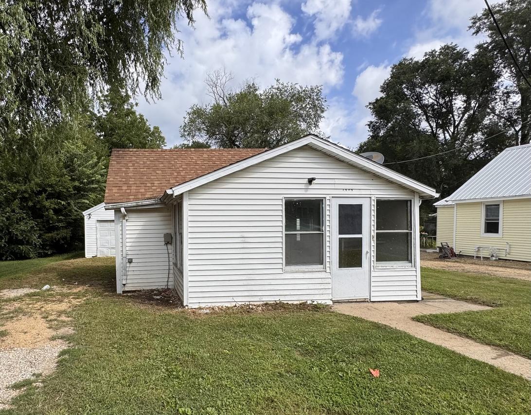 1323 Woodlawn St., Dixon, IL 61021