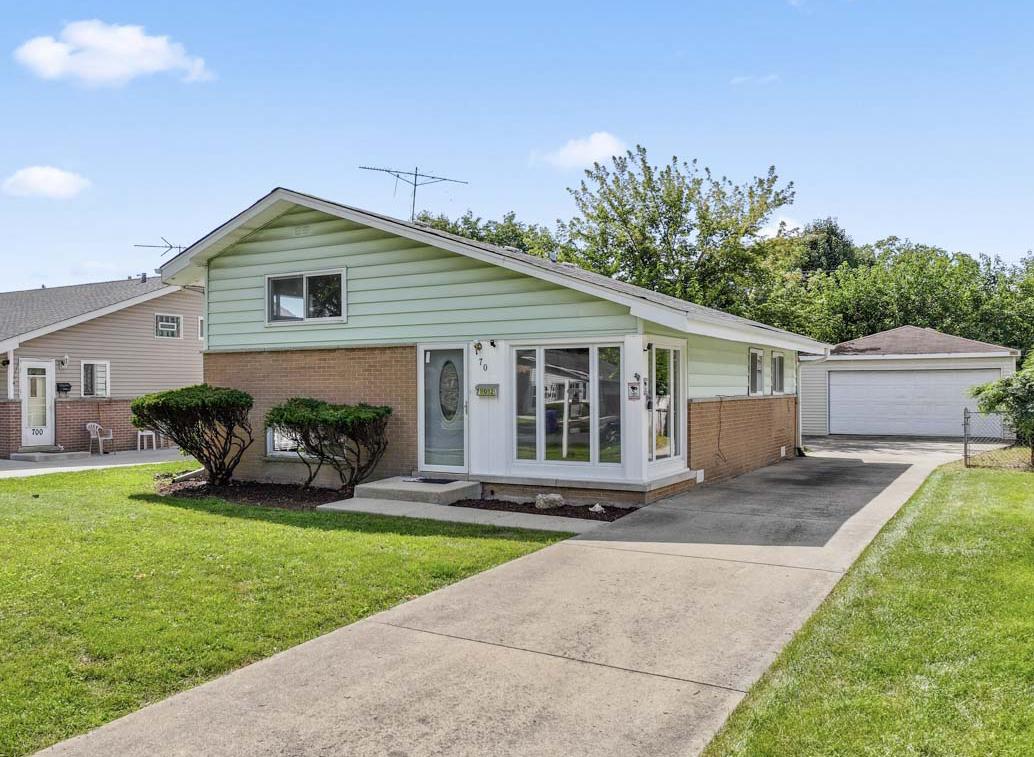 702 N Pine St., Mount Prospect, IL 60056