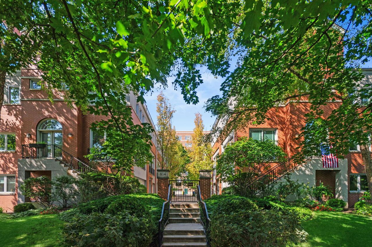 816 Hinman Ave. #4, Evanston, IL 60202
