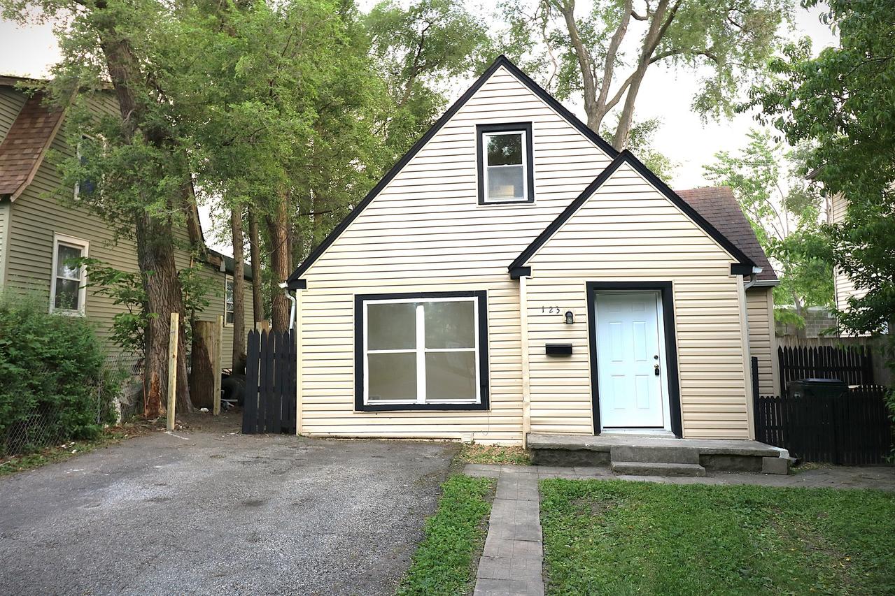 123 E Pineview Dr., Round Lake Park, IL 60073